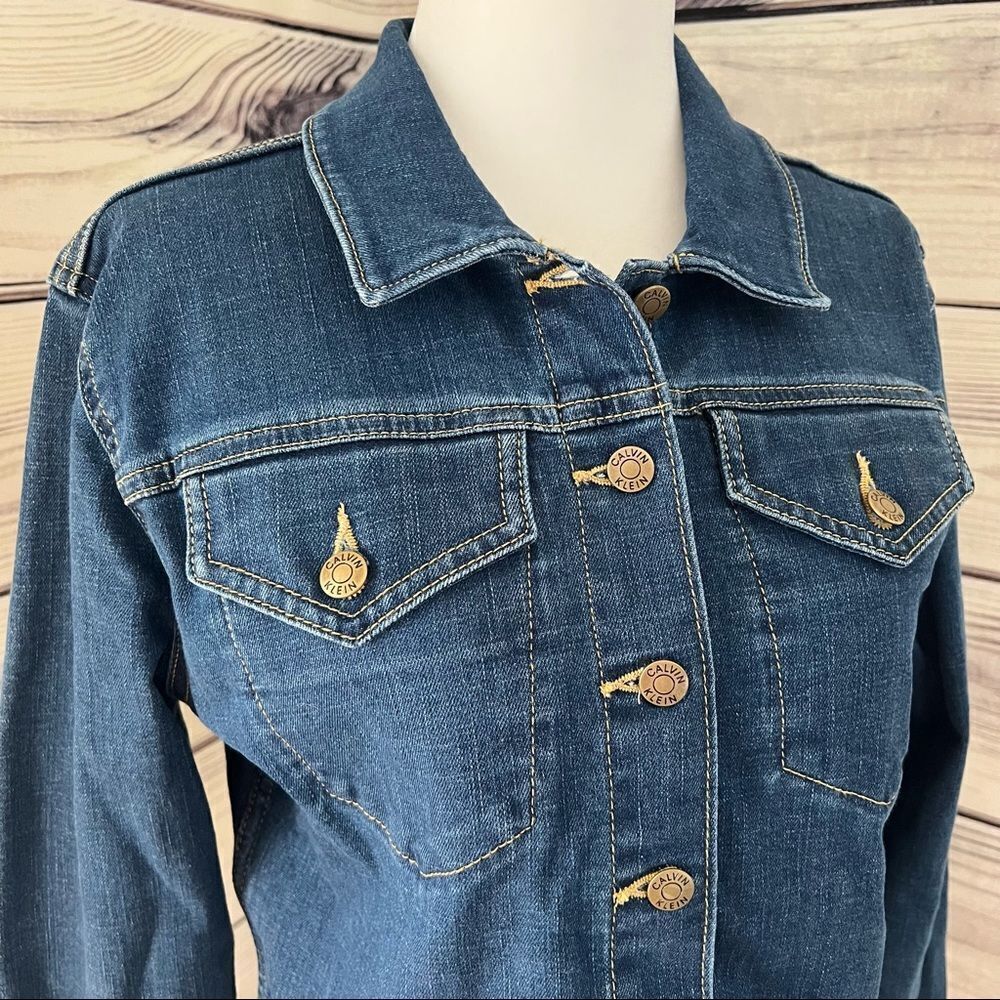 Calvin Klein Medium Wash Cropped Denim Jean Jacket Size Small NWT - Picture 4 of 10